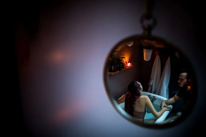 2º puesto en Parto. Ashley Marston, de Vancouver, Canadá. "Parto a la luz de las velas"
