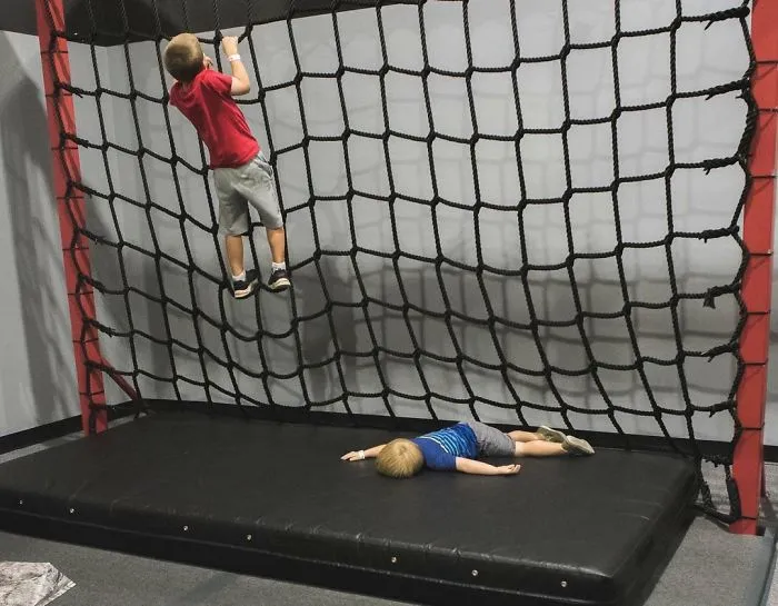 20+ Fotos que revelan cómo es criar a 3 niños