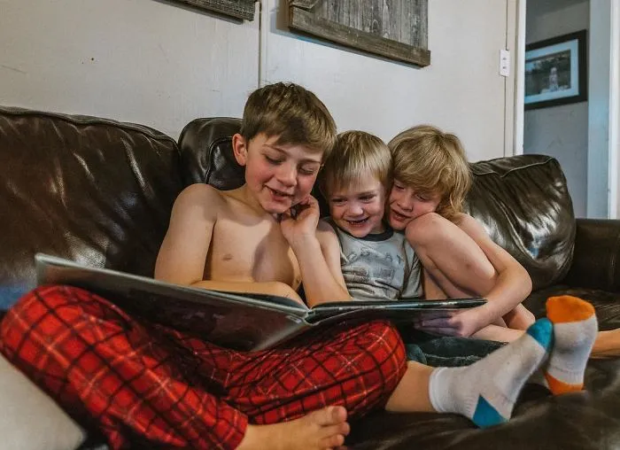 20+ Fotos que revelan cómo es criar a 3 niños