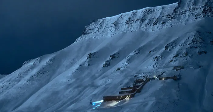 I Photographed World's Northernmost Settlement During Polar Night, When Sun Doesn't Rise For Several Months