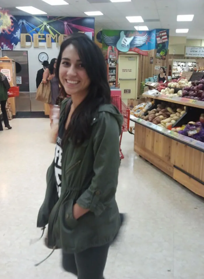 Told My Friend She Accidentally Dressed Like Lindsay Weir From 'Freaks And Geeks'. Too Bad She's Never Seen The Show