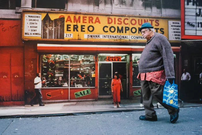 23 Amazing Coincidences That I Captured On The Streets Of New York