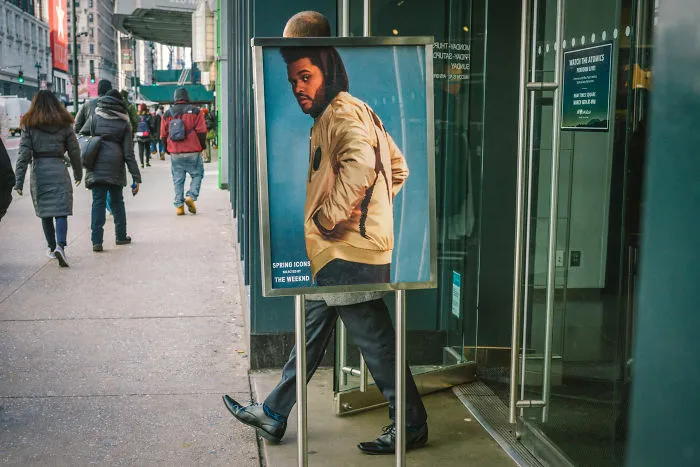 23 Amazing Coincidences That I Captured On The Streets Of New York