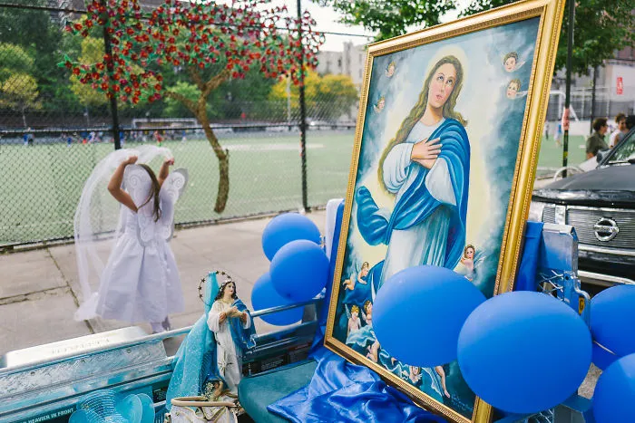 23 Amazing Coincidences That I Captured On The Streets Of New York