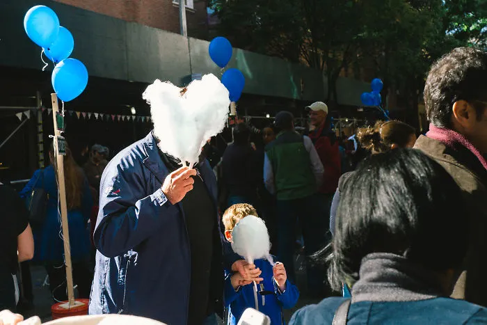 23 Amazing Coincidences That I Captured On The Streets Of New York