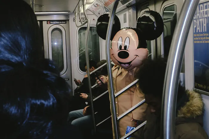 23 Amazing Coincidences That I Captured On The Streets Of New York