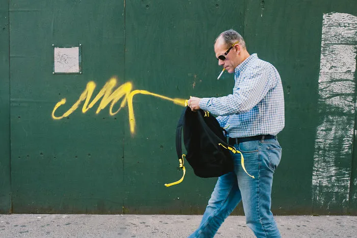 23 Amazing Coincidences That I Captured On The Streets Of New York