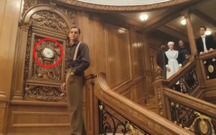Al final de Titanic, el reloj marca las 2:20, que es la hora a la que se hundió