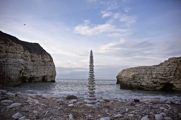 Artist Spends Hours Arranging Natural Objects Into Stunning Mandalas, Leaves Them For You To Find