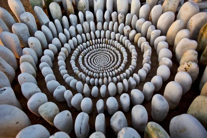 Artist Spends Hours Arranging Natural Objects Into Stunning Mandalas, Leaves Them For You To Find