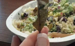 36 Times People Found Some Strange Leaves In Their Food, And Complained About It Online