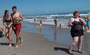 Woman Photographs Strangers To Show How People React To Overweight People