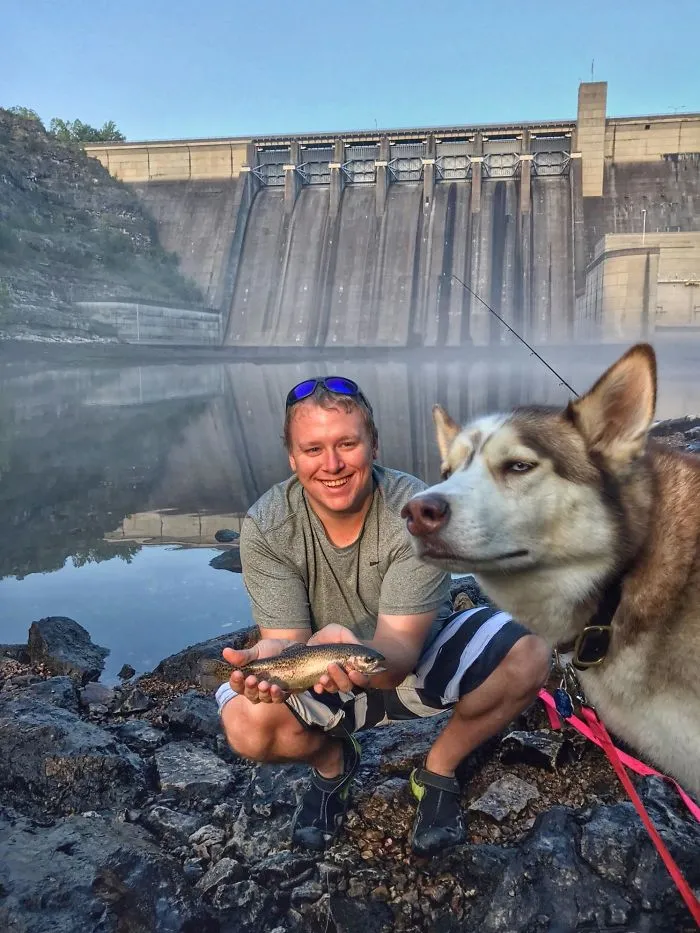 Cuando intentas parecer aventurero y no impresionas a tu husky