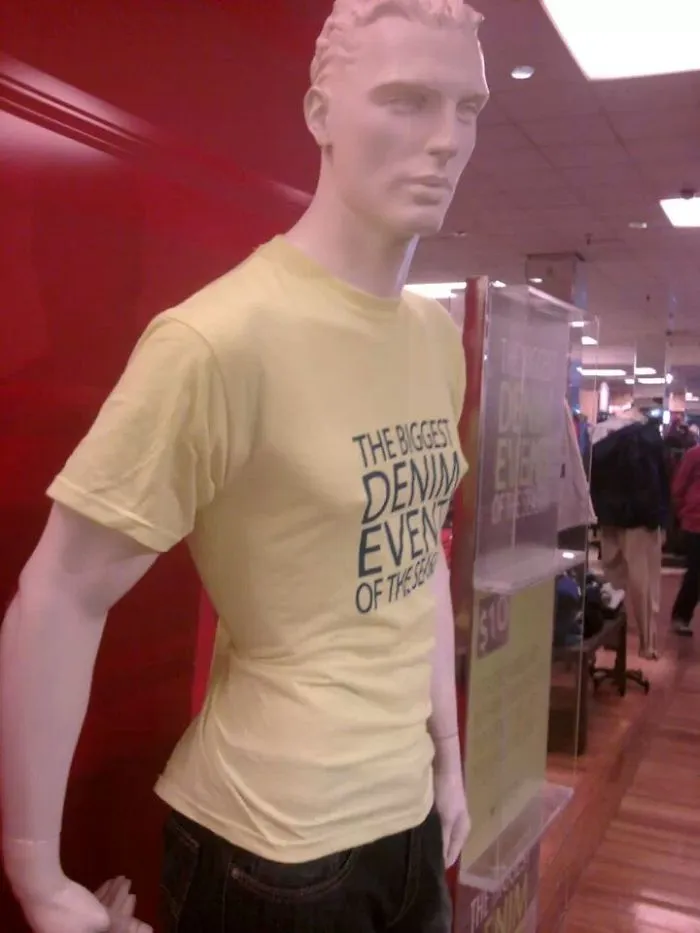 El fabricante de este maniquí está algo confundido