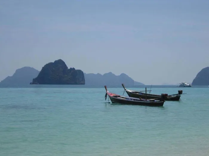 I Managed To Photograph One Of Thailand's Mysterious Floating Islands