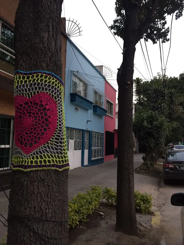 Yarnbombing Hugs In Mexico City After September Earthquake
