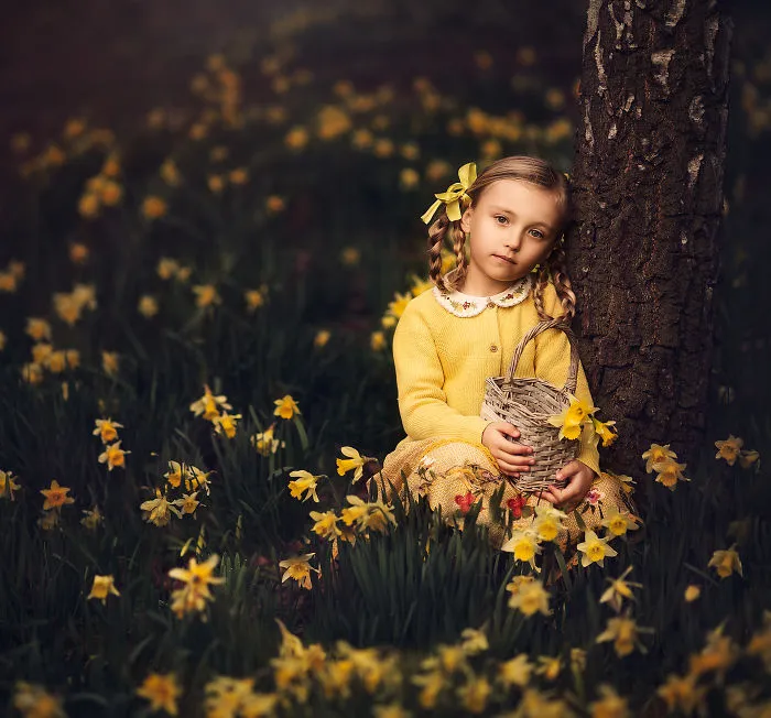 I Promised Myself To Photograph My Daughter With Every Possible Flower, And Here Are 17 Of The Photos That I Took
