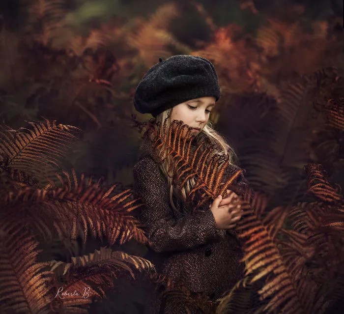 I Promised Myself To Photograph My Daughter With Every Possible Flower, And Here Are 17 Of The Photos That I Took