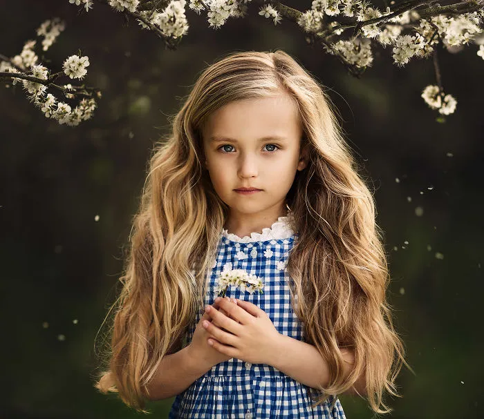 I Promised Myself To Photograph My Daughter With Every Possible Flower, And Here Are 17 Of The Photos That I Took
