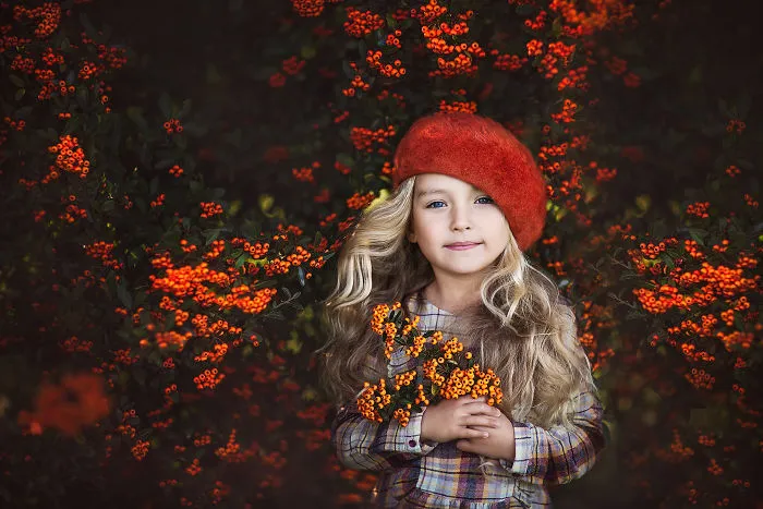 I Promised Myself To Photograph My Daughter With Every Possible Flower, And Here Are 17 Of The Photos That I Took