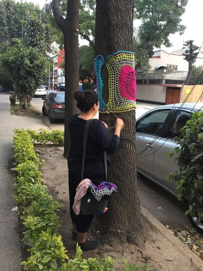 Yarnbombing Hugs In Mexico City After September Earthquake