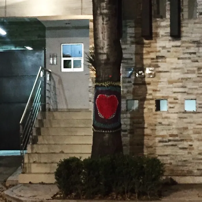 Yarnbombing Hugs In Mexico City After September Earthquake