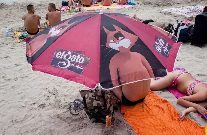 30+ Fotos increíblemente afortunadas hechas por el que probablemente sea el mejor fotógrafo callejero del mundo