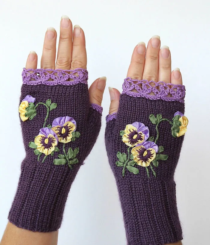 I Make Embroidered Mittens And Gloves That Will Keep Your Hands Warm