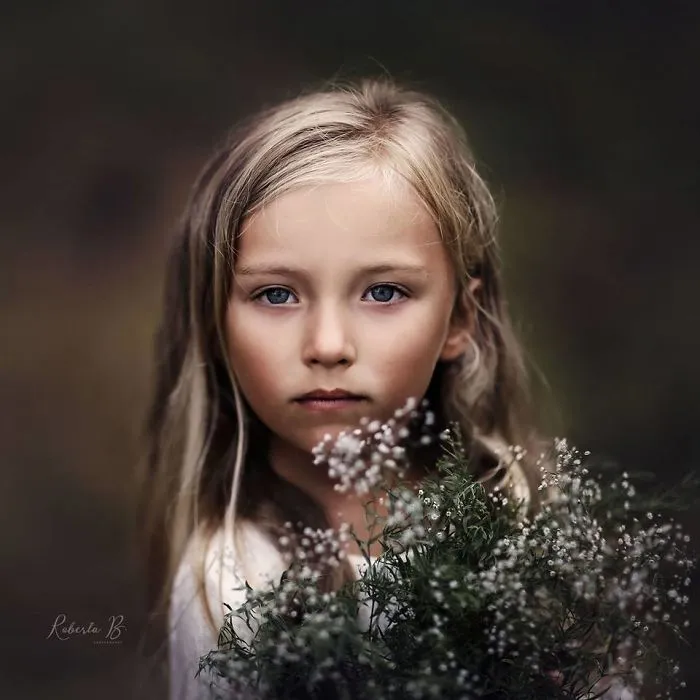 I Promised Myself To Photograph My Daughter With Every Possible Flower, And Here Are 17 Of The Photos That I Took