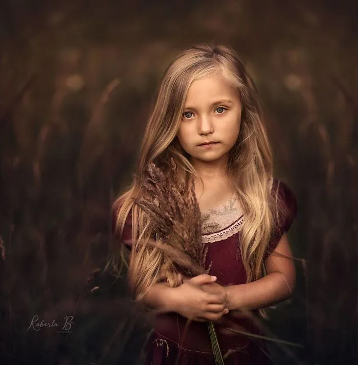 I Promised To Photograph My Daughter With Every Possible Flower In Her Hand