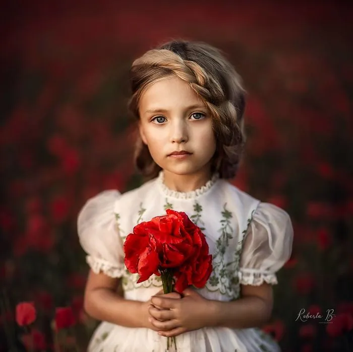 I Promised Myself To Photograph My Daughter With Every Possible Flower, And Here Are 17 Of The Photos That I Took