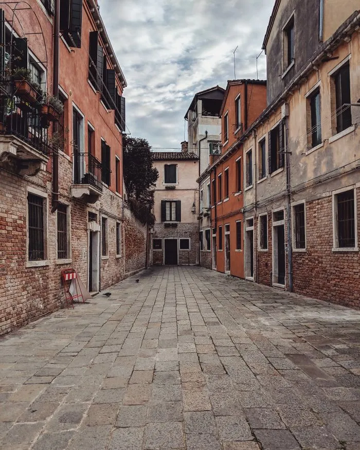 I Photographed The Unimaginable -
 Completely Empty Venice