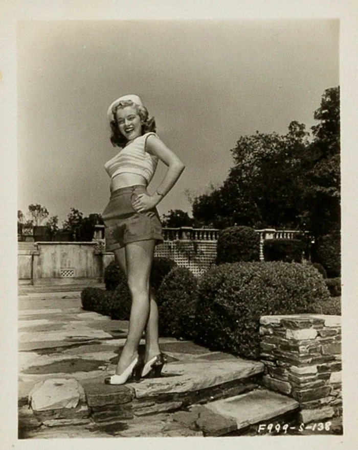 31 Unpublished Marilyn Monroe Pics To Be Sold On An Auction Show The Iconic Woman Before The Great Glory