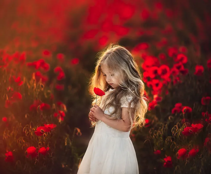 I Promised Myself To Photograph My Daughter With Every Possible Flower, And Here Are 17 Of The Photos That I Took