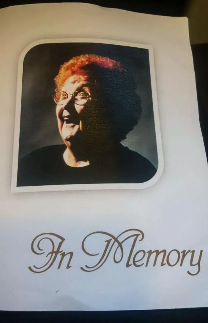 Aún en el funeral de mi abuela consiguió sacarme una sonrisa...