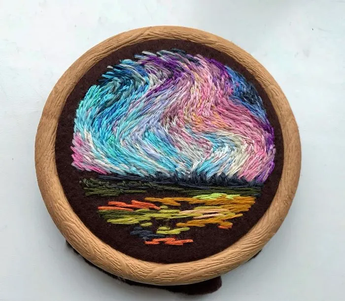 Esta bordadora usa hilo en vez de pintura para crear increíbles escenas de paisajes