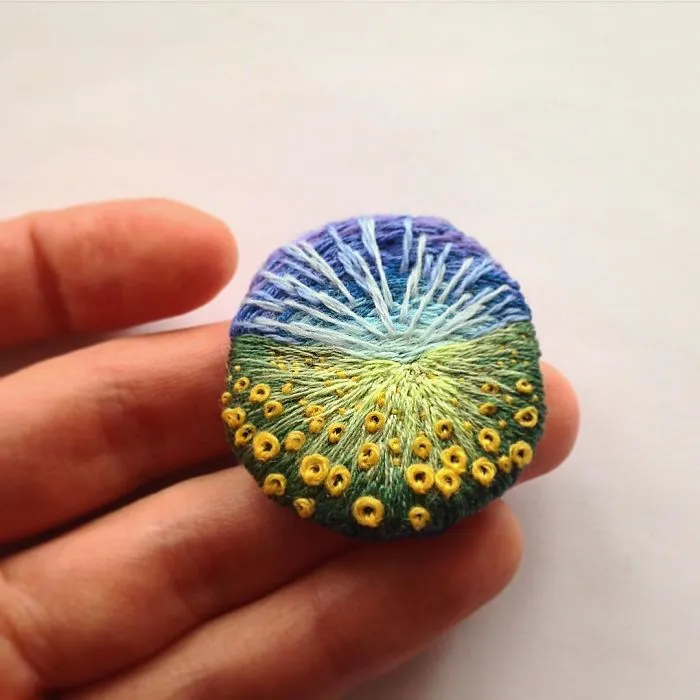 Esta bordadora usa hilo en vez de pintura para crear increíbles escenas de paisajes