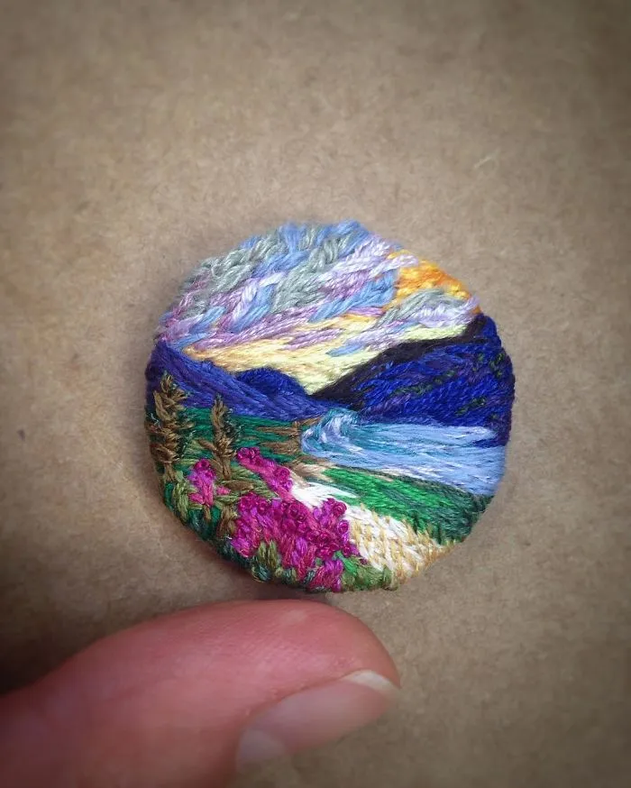 Esta bordadora usa hilo en vez de pintura para crear increíbles escenas de paisajes