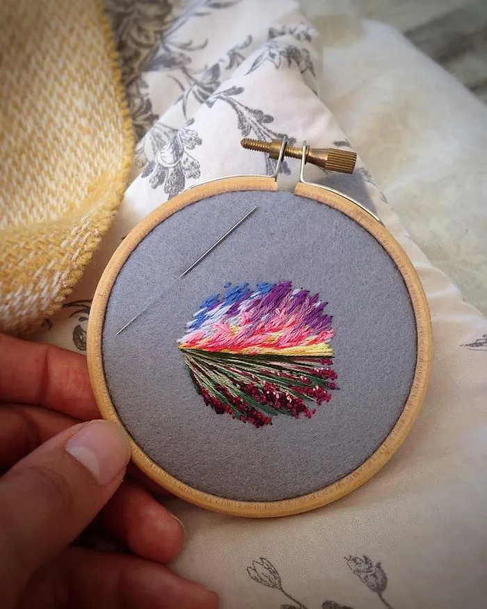 Esta bordadora usa hilo en vez de pintura para crear increíbles escenas de paisajes