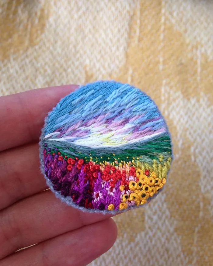 Esta bordadora usa hilo en vez de pintura para crear increíbles escenas de paisajes