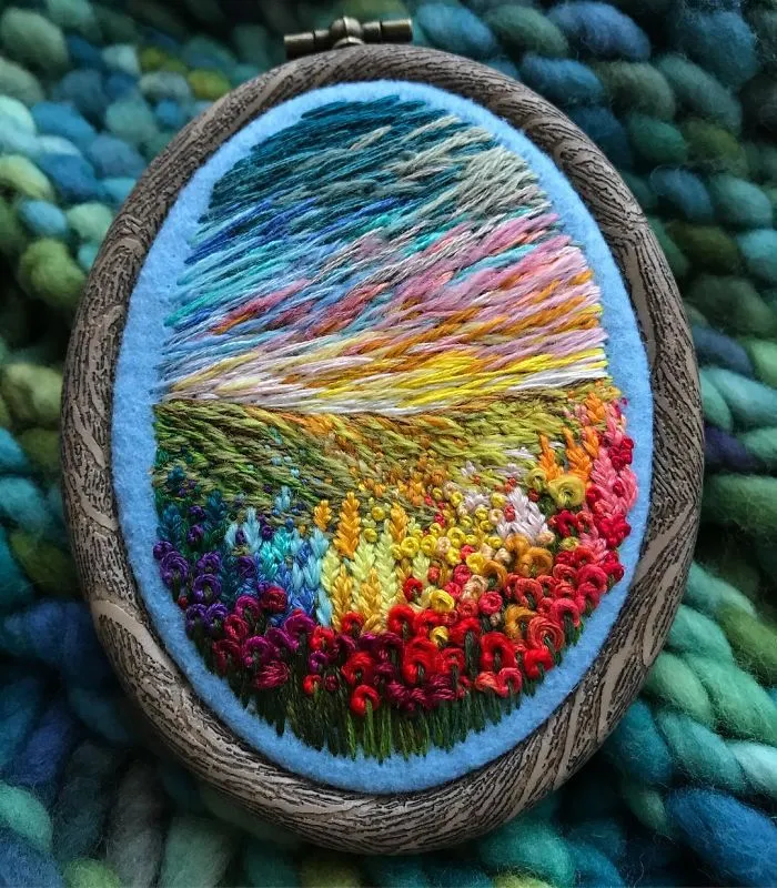 Esta bordadora usa hilo en vez de pintura para crear increíbles escenas de paisajes