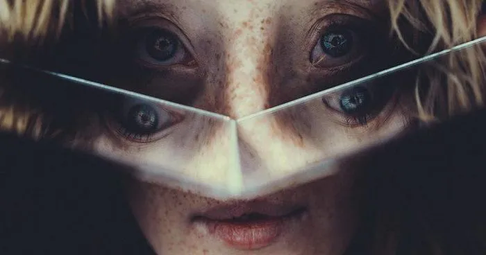 Esta chica de 26 años nacida con un raro defecto facial rompe los estándares de belleza con su carrera de modelo
