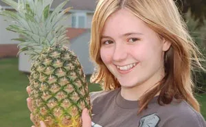 This Girl's Tinder Profile Presentation Is So Bad, It's Hilarious