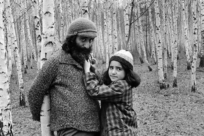 Melvar Melkumyan con su única hija junto a Masha, Asya. Moscú, 1976
