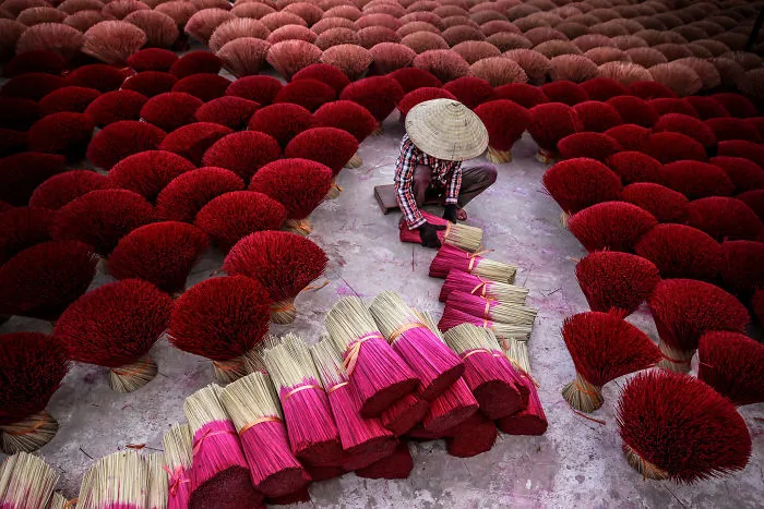 Making Incense, Travel Finalist
