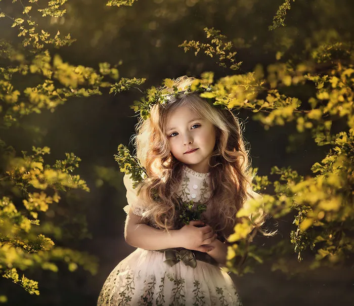 I Promised Myself To Photograph My Daughter With Every Possible Flower, And Here Are 17 Of The Photos That I Took