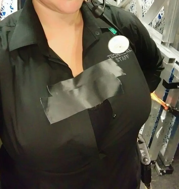 Ayer mi jefe me censuró el escote en el trabajo