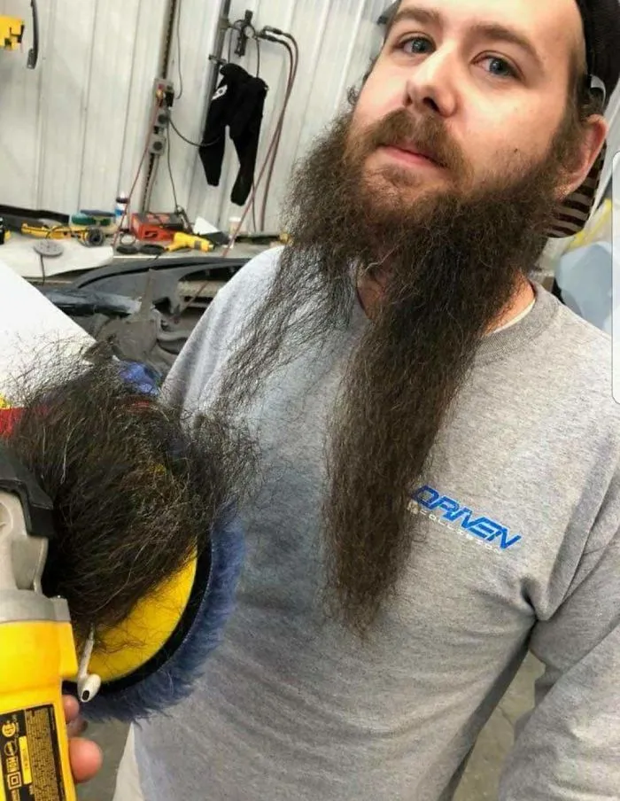No sabía que teníamos barbero en el taller