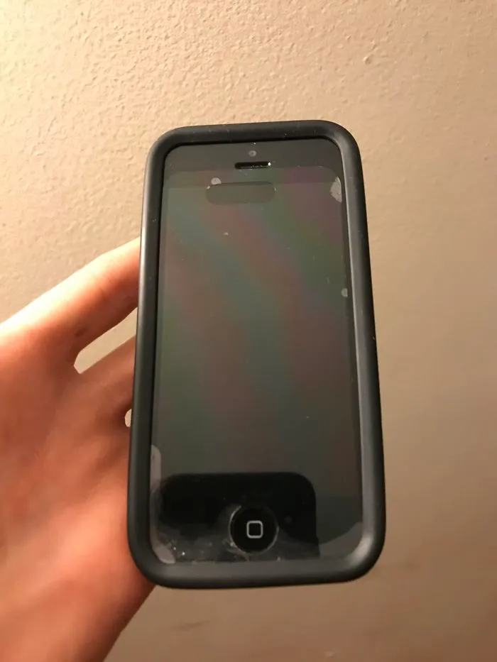 My Roommate Using The Incorrect Size Screen Protector