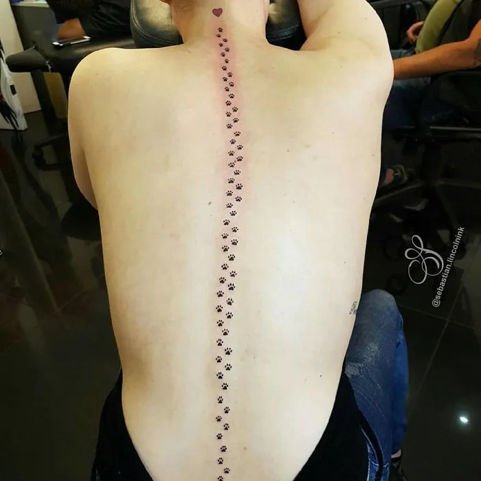 20+ Ideas increíbles para tatuarse la columna que querrás hacerte